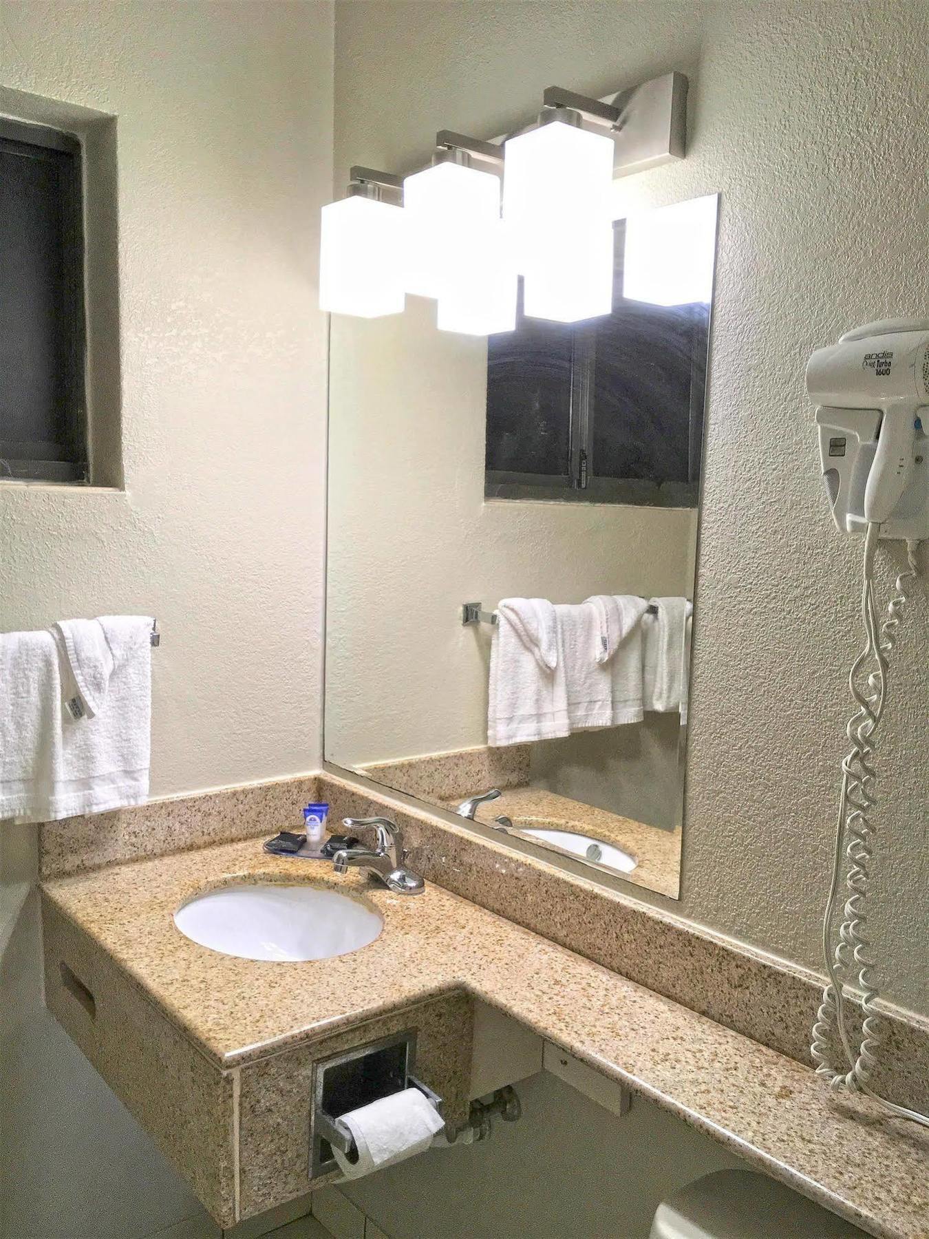 Executive Downtown 3*